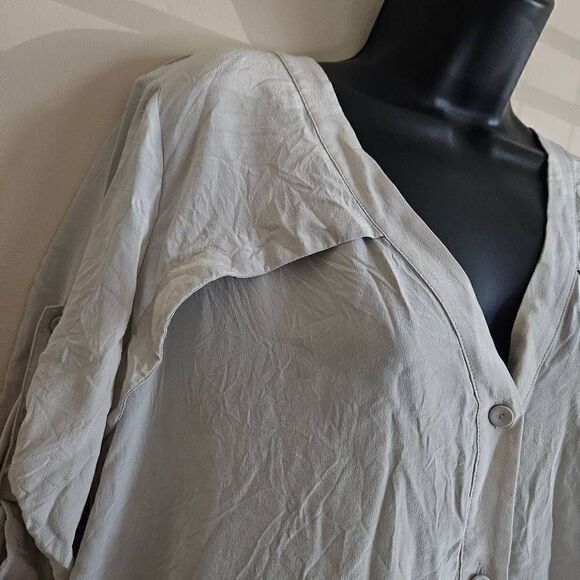 BCBGMaxAzria Button Up Blouse - Picture 4 of 8